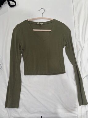 Bozzolo Olive V-Neck Long Sleeve Crop Top